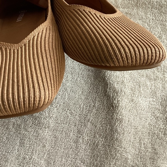 Vivaia Women's Square Tan Flats - Picture 4 of 9